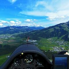 Flugwegposition um 14:03:47: Aufgenommen in der Nähe von Gemeinde Going am Wilden Kaiser, Going am Wilden Kaiser, Österreich in 1220 Meter